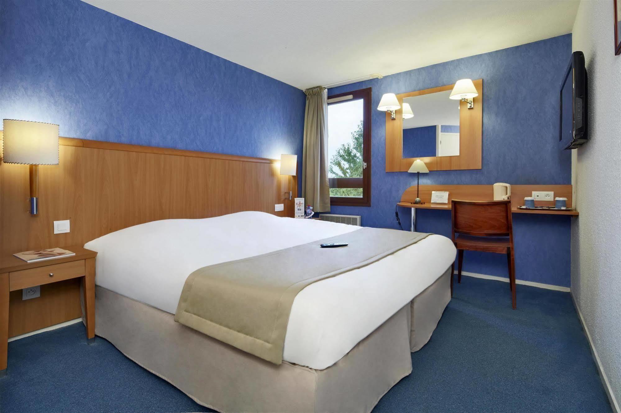 คีเรียด์เคนซูดไอฟ์ Hotel Ifs ภายนอก รูปภาพ