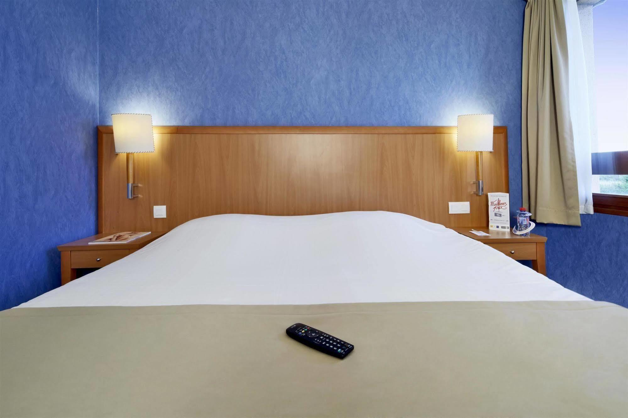คีเรียด์เคนซูดไอฟ์ Hotel Ifs ภายนอก รูปภาพ